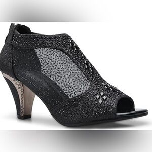 NWT! Delicacy Open Toe Glitter Shimmer T-Strap Cage Low Heels Wedge Sandal